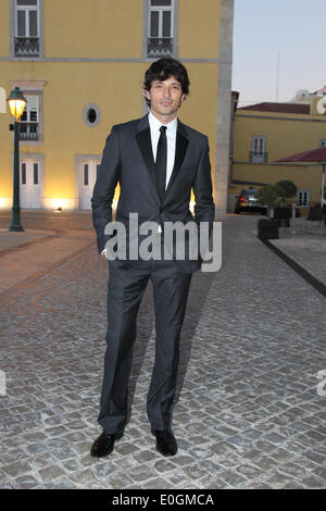 Dorf von Cascais, Portugal. 11. Mai 2014. Spanische model Andres Velencoso Ankunft im Pousada de Cascais, Cascais Dorf in Portugal für GQ Men of the Year Awards 2014. © images4/Alamy Live-Nachrichten Stockfoto