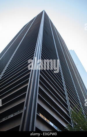 Niedrigen Winkel Ansicht des Wolkenkratzers Stockfoto