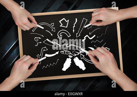 Zusammengesetztes Bild mehrere Hände zeichnen Pfeile mit Kreide Stockfoto