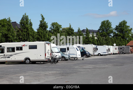 Wohnmobile geparkt in der Stadt Münster, Nordrhein-Westfalen, Deutschland Stockfoto