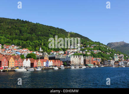 Mittelalterliche Hansestadt Gebäude auf Bryggen wharf vom Hafen Vågen, Bergen, Hordaland, Norwegen, Skandinavien, Europa. Stockfoto