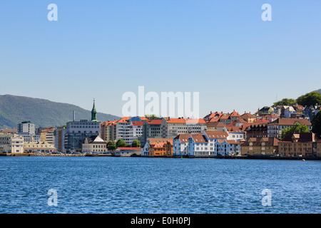 Offshore-Blick auf Gebäude rund um Hafen Vågen, Bergen, Hordaland, Norwegen, Skandinavien, Europa Stockfoto