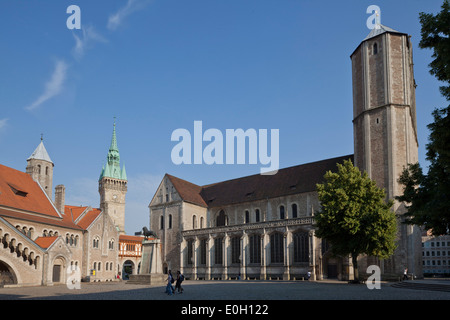 Mittelalterliche Altstadt, Burgplatz mit Dom, Schloss, Heinrich der Löwe Skulptur und Rathaus, Brunswick, Niedersachsen, Deutschland Stockfoto