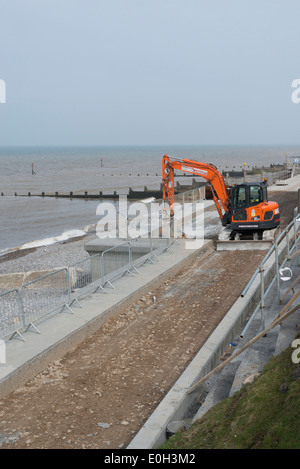 Küstenerosion Reparaturen am Meer in Sheringham Norfolk UK Stockfoto