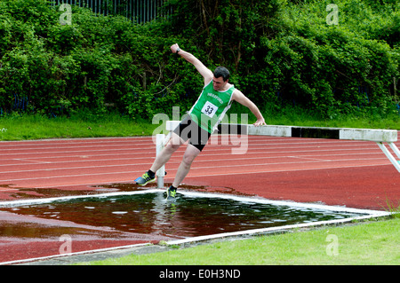 Leichtathletik, Männer Hindernislauf auf Vereinsebene, UK Stockfoto