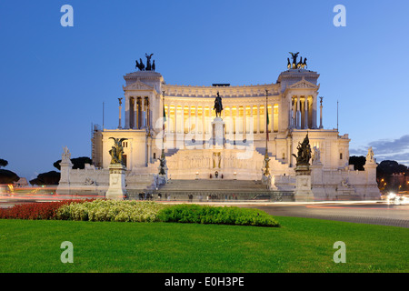 Monument von Vittorio Emanuele II am Abend beleuchtet, UNESCO World Heritage Site Rom, Rom, Latium, Lazio, Italy Stockfoto