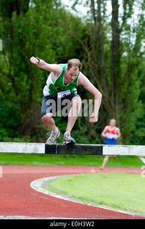 Leichtathletik, Männer Hindernislauf auf Vereinsebene, UK Stockfoto