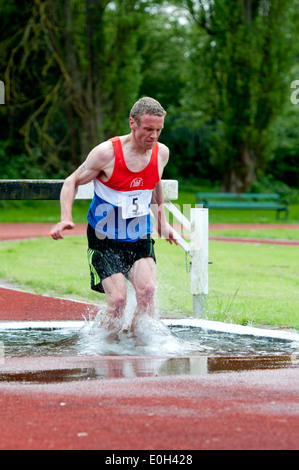 Leichtathletik, Männer Hindernislauf auf Vereinsebene, UK Stockfoto