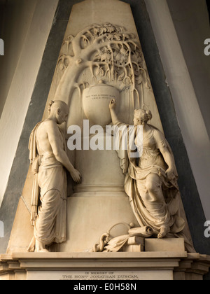 Indien, Mumbai, Fort-Bezirk, St. Thomas Kathedrale, Jonathan Duncan Denkmal, Gouverneur von Bombay bis 1811 Stockfoto