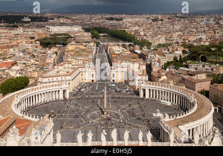 St Petersplatz (Piazza), Vatikanstadt, Rom, Ansicht von oben von Str. Peters Basilica, Rom Italien Europa genommen Stockfoto