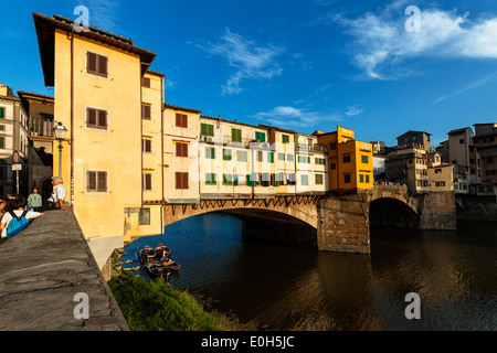 Ponte Vecchio Brücke über den Arno Fluss, Florenz, Toskana, Italien, Europa Stockfoto