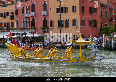 Historische Ruderregatta auf dem Canal Grande, Venedig, Venetien, Italien, Europa Stockfoto