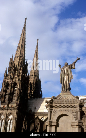 Statue von Urbain II, Cathedrale Notre-Dame-de-l Hafenbecken, Kathedrale von Clermont-Ferrand, Puy de Dome, Auvergne, Frankreich Stockfoto