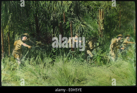 Nicht identifizierte australische Armee Soldaten im Dschungel: Szenen aus dem Leben der Armee in Australien während des zweiten Weltkriegs / Stockfoto