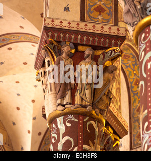 Säule in der römischen Kirche von Saint-Austremoine d'Issoire, Issoire, Auvergne, Frankreich, Europa Stockfoto