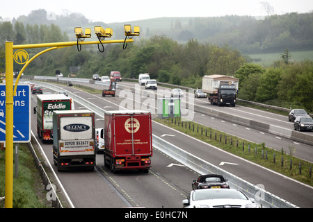 Durchschnittliche Geschwindigkeit Kameras auf der M5 in Somerset in der Nähe von Weston Super Mare Stockfoto