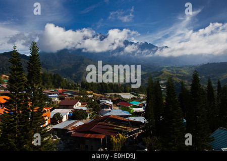 MOUNT KINABALU (4095 Meter hoch) ist ein Weltkulturerbe und eines Malaysias ersten Nationalparks - SABAH, BORNEO Stockfoto