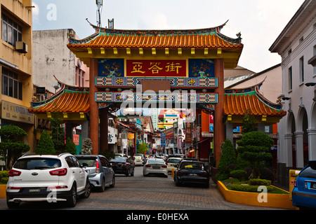 Eingang zu CHINA TOWN in der Stadt KUCHING - SARAWAK, BORNEO, MALAYSIA Stockfoto