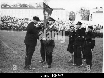 Dieses Bild vom 8. Parteitag der NSDAP zeigt die Endkundgebung im Bislet Stadion in Oslo. Die Veranstaltung war Teil der Bemühungen des Nazi-Deutschlands, die Macht und den Einfluss im besetzten Norwegen während des Zweiten Weltkriegs zu festigen. Stockfoto