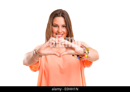 Schöne Frau, so dass die Form eines Herzens mit den Händen, isoliert auf weißem Hintergrund Stockfoto