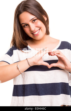 Schöne Frau, so dass die Form eines Herzens mit den Händen, isoliert auf weißem Hintergrund Stockfoto