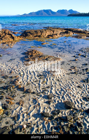 Blick von Cooks Beach Gefahren, Freycinet National Park Stockfoto