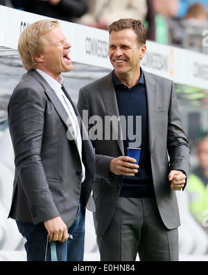 Hamburg, Deutschland. 13. Mai 2014. Manager der deutschen Fußball-Nationalmannschaft Oliver Bierhoff (R) und ehemaligen Torhüter Oliver Kahn zum Lachen, bevor die internationale freundliche Fußballspiel-Deutschland Vs Polen in Hamburg, Deutschland, 13. Mai 2014. Foto: Malte Christen/Dpa/Alamy Live News Stockfoto