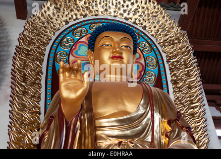 Segen-Statue von Lord Buddha, China Stockfoto