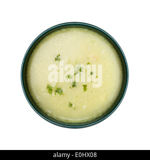 Kartoffel-grün-Gemüse-Suppe, isoliert auf weißem Hintergrund Stockfoto