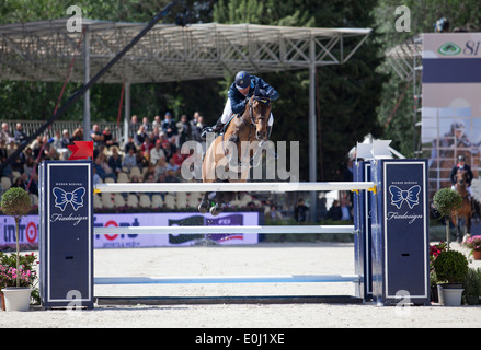 Jens Fredricson Schwedens auf Lunatic auf der Piazza di Siena Springreiten Veranstaltung in Rom im Mai 2013 5/24/13 Stockfoto