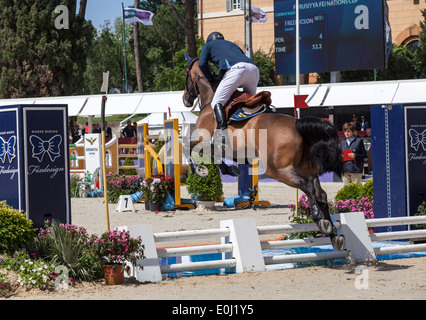 Jens Fredricson Schwedens auf Lunatic auf der Piazza di Siena Springreiten Veranstaltung in Rom im Mai 2013 5/24/13 Stockfoto