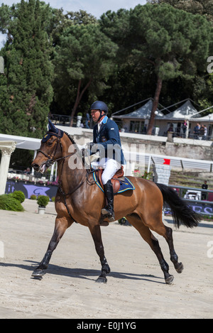 Jens Fredricson Schwedens auf Lunatic auf der Piazza di Siena Springreiten Veranstaltung in Rom im Mai 2013 5/24/13 Stockfoto