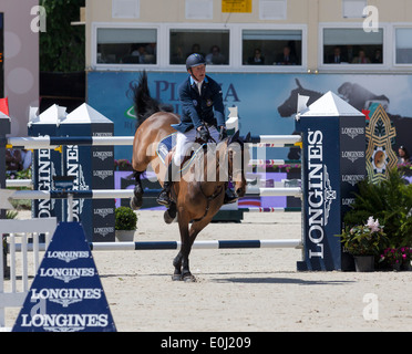 Jens Fredricson Schwedens auf Lunatic auf der Piazza di Siena Springreiten Veranstaltung in Rom im Mai 2013 5/24/13 Stockfoto