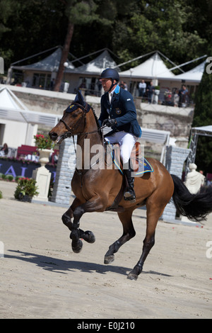 Jens Fredricson Schwedens auf Lunatic auf der Piazza di Siena Springreiten Veranstaltung in Rom im Mai 2013 5/24/13 Stockfoto