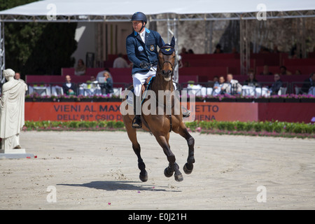 Jens Fredricson Schwedens auf Lunatic auf der Piazza di Siena Springreiten Veranstaltung in Rom im Mai 2013 5/24/13 Stockfoto