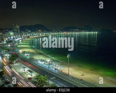 Copacabana nachts, Rio De Janeiro Stockfoto