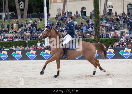 Peder Fredricson Schwedens im Wettbewerb mit den Furusiyya FEI Nations Cup an der Piazza di Siena in Rom 2013 Stockfoto