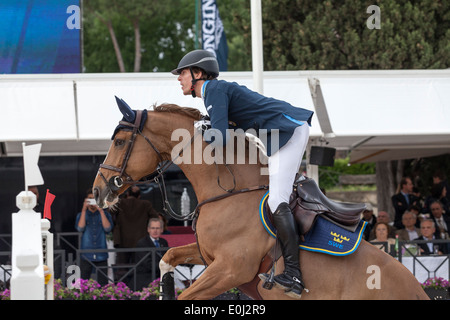 Peder Fredricson Schwedens im Wettbewerb mit den Furusiyya FEI Nations Cup an der Piazza di Siena in Rom 2013 Stockfoto