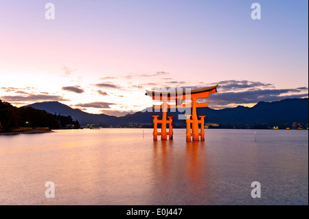 Japan Torii-tor Insel Miyajima Itsukushima Schrein UNESCO Weltkulturerbe