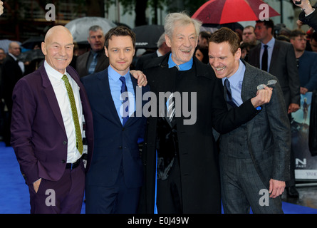 Sir Ian McKellen, Patrick Stewart, James McAvoy und Michael Fassbender für die UK Premiere von X-Men Days Of Future Past zu gelangen. Stockfoto