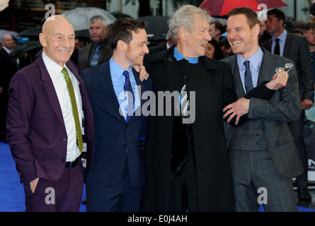 Sir Ian McKellen, Patrick Stewart, James McAvoy und Michael Fassbender für die UK Premiere von X-Men Days Of Future Past zu gelangen. Stockfoto