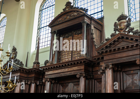 Holland, Niederlande Amsterdam City Portugiesische Synagoge Esnoga Snoge aus dem 17. Jahrhundert Sephardic Sephardi Innenraum Arche Detail 1675 Stockfoto