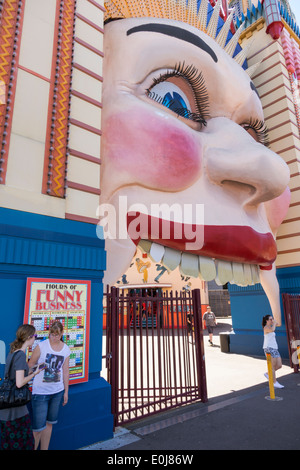 Sydney Australien, Milsons Point, Luna Park, Unterhaltung, Eintritt, riesiges Clownsgesicht, AU140310065 Stockfoto