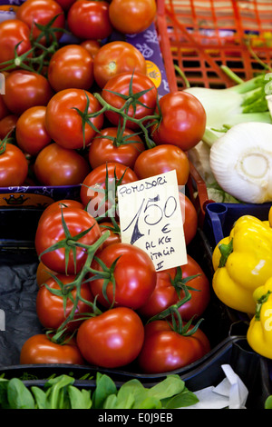 Gemüse auf dem Display in eine Märkte in Florenz, Italien. Stockfoto