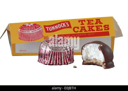 Die Tunnock Tee Kuchen isoliert auf weißem Hintergrund Stockfoto