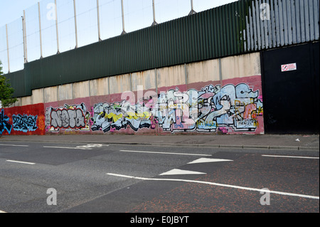 Diese Bilder von Wandmalereien sind oft auf der ganzen Welt auf Nachrichtensendungen auf Belfast und die Schwierigkeiten, die Unruhen geflasht. Stockfoto