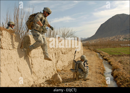 PFC. Andrew Ballard, Infanterist, zugewiesen, 2. Mannschaft, 3. Zug, Firma C., 1. Bataillon, 66th Armored Regiment, 1. Bri Stockfoto