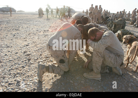 US-Marines mit 2. Bataillon, 8. Marine Regiment, Regimental Combat Team 3, 2. Marine Expeditionary Brigade, zusammen mit ap Stockfoto