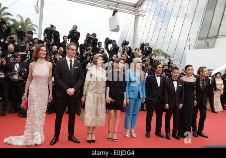 Cannes, Frankreich. 14. Mai 2014. Jury-Mitglieder kommen auf dem roten Teppich für die Eröffnungsfeier der 67. Filmfestspiele von Cannes in Cannes, Frankreich, 14. Mai 2014. Das Festival läuft vom 14 Mai bis 25. Bildnachweis: Ye Pingfan/Xinhua/Alamy Live-Nachrichten Stockfoto