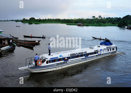 Mit dem Schnellboot Santa Rosa-Iquitos in SAN PABLO DE LORETO. Abteilung von Loreto. Peru Stockfoto